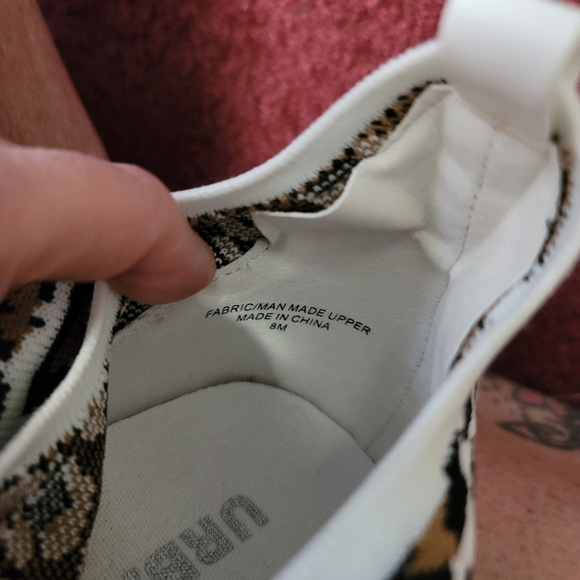 NWOT.  J/slides Urban Sport Sneakers.  Size 8M.  (190) - Picture 7 of 9